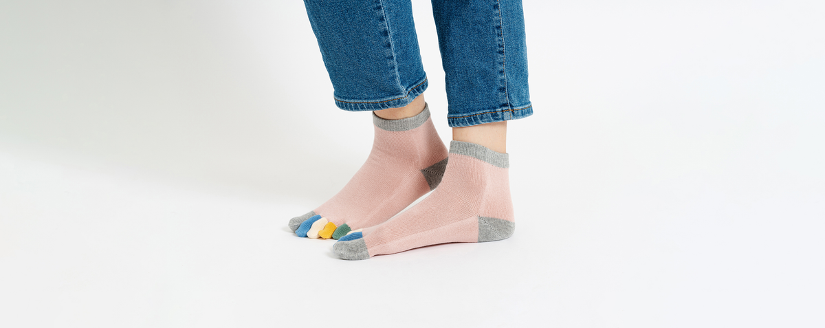 Knitido - Rainbows, short socks with colourful toes - The Barefoot