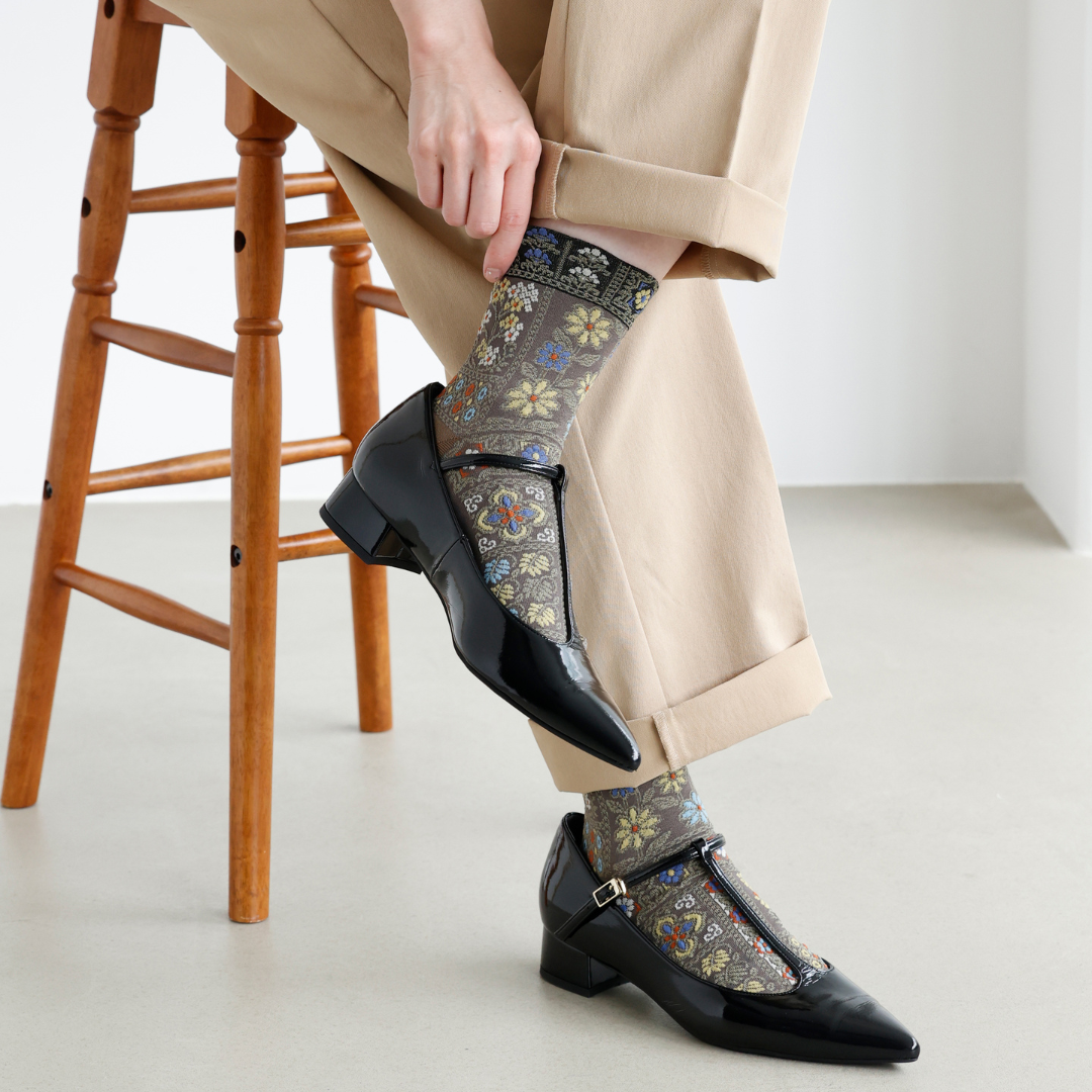 011133098 Patchwork Embroidery Design LC Socks