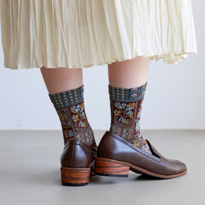 011133098 Patchwork Embroidery Design LC Socks