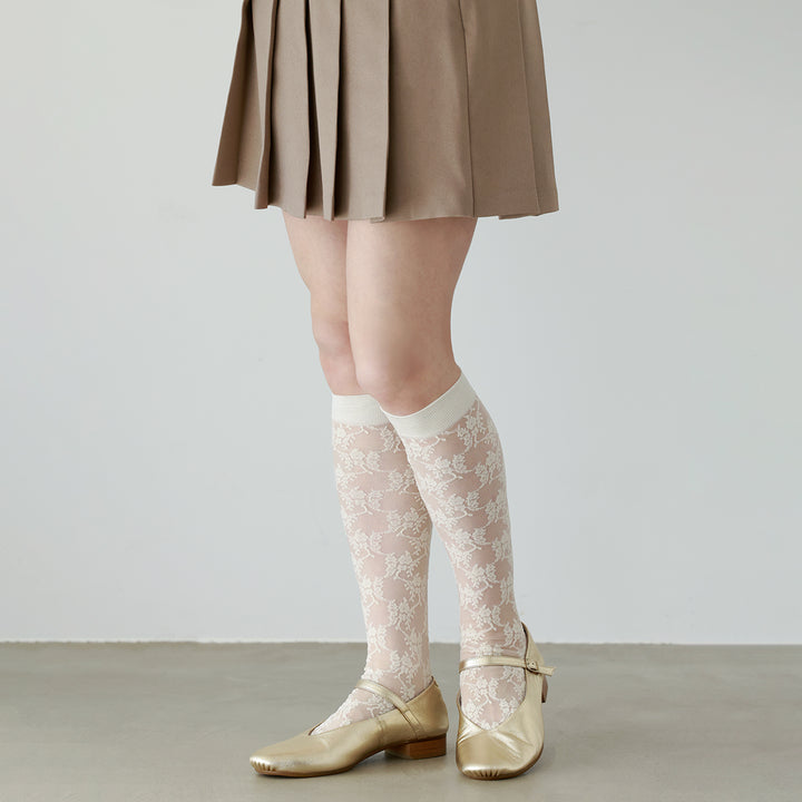 011170188 Fantasy Floral Sheer Knee High Socks