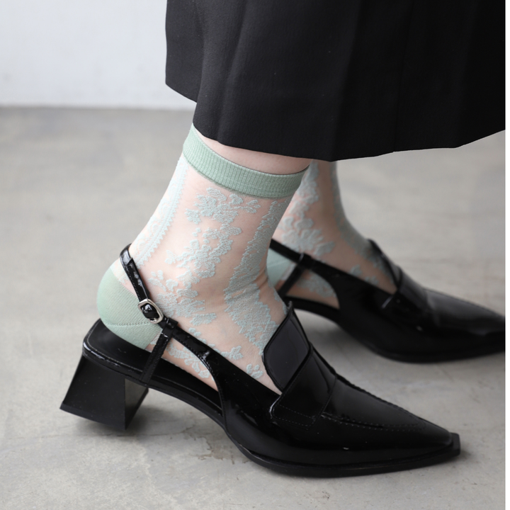021132284 Sheer Lace Pattern Low Crew Socks