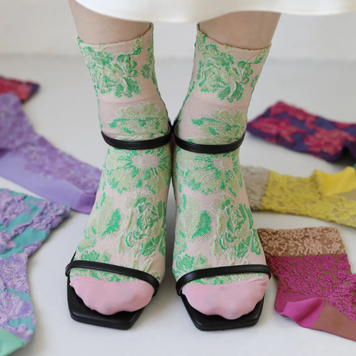 021132287 Float Flowers Low Crew Socks