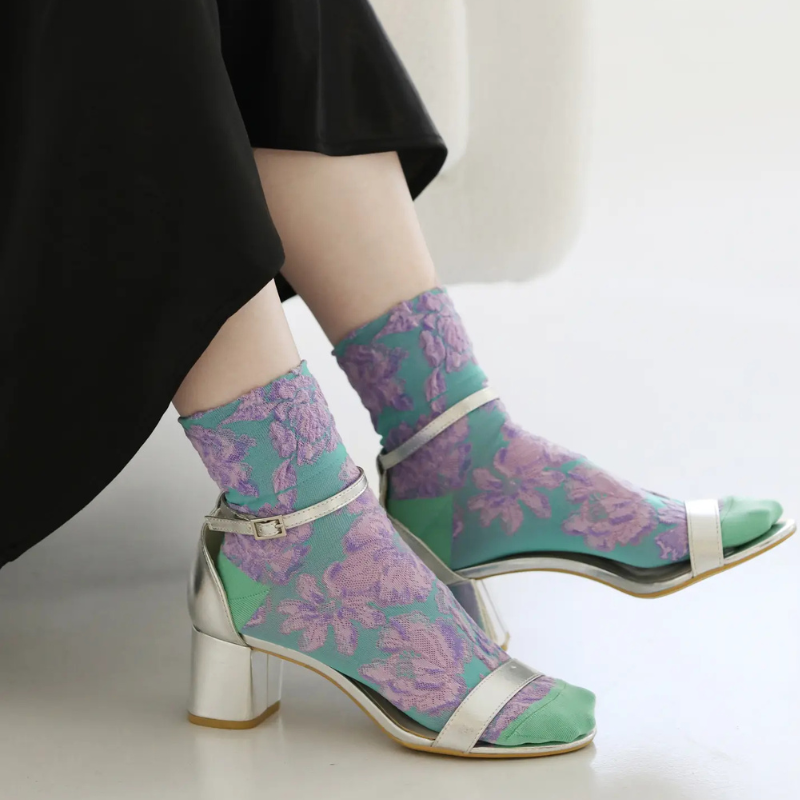 021132287 Float Flowers Low Crew Socks