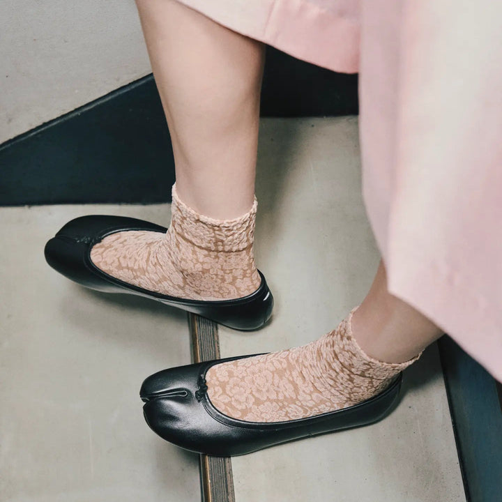021132593 Flower Float Cotton Tabi Low Crew Socks