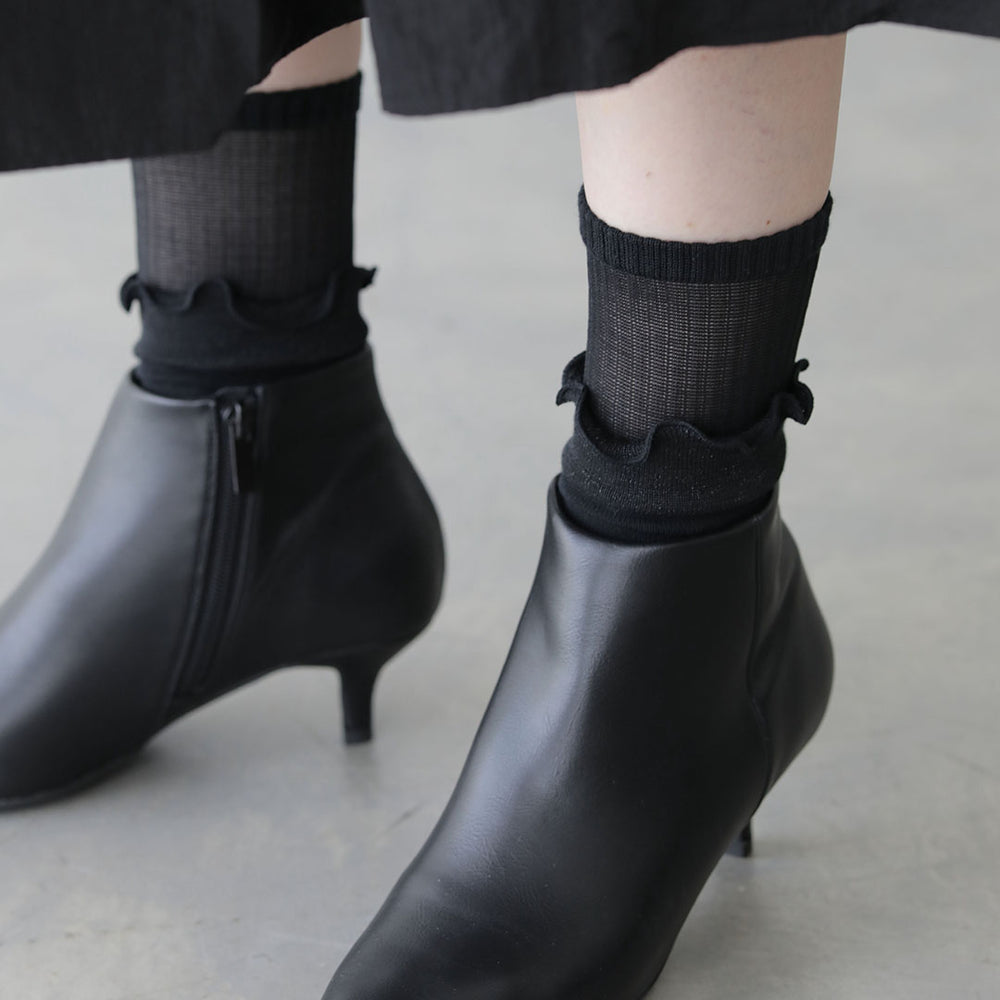 Black Frilly Ribbed Socks