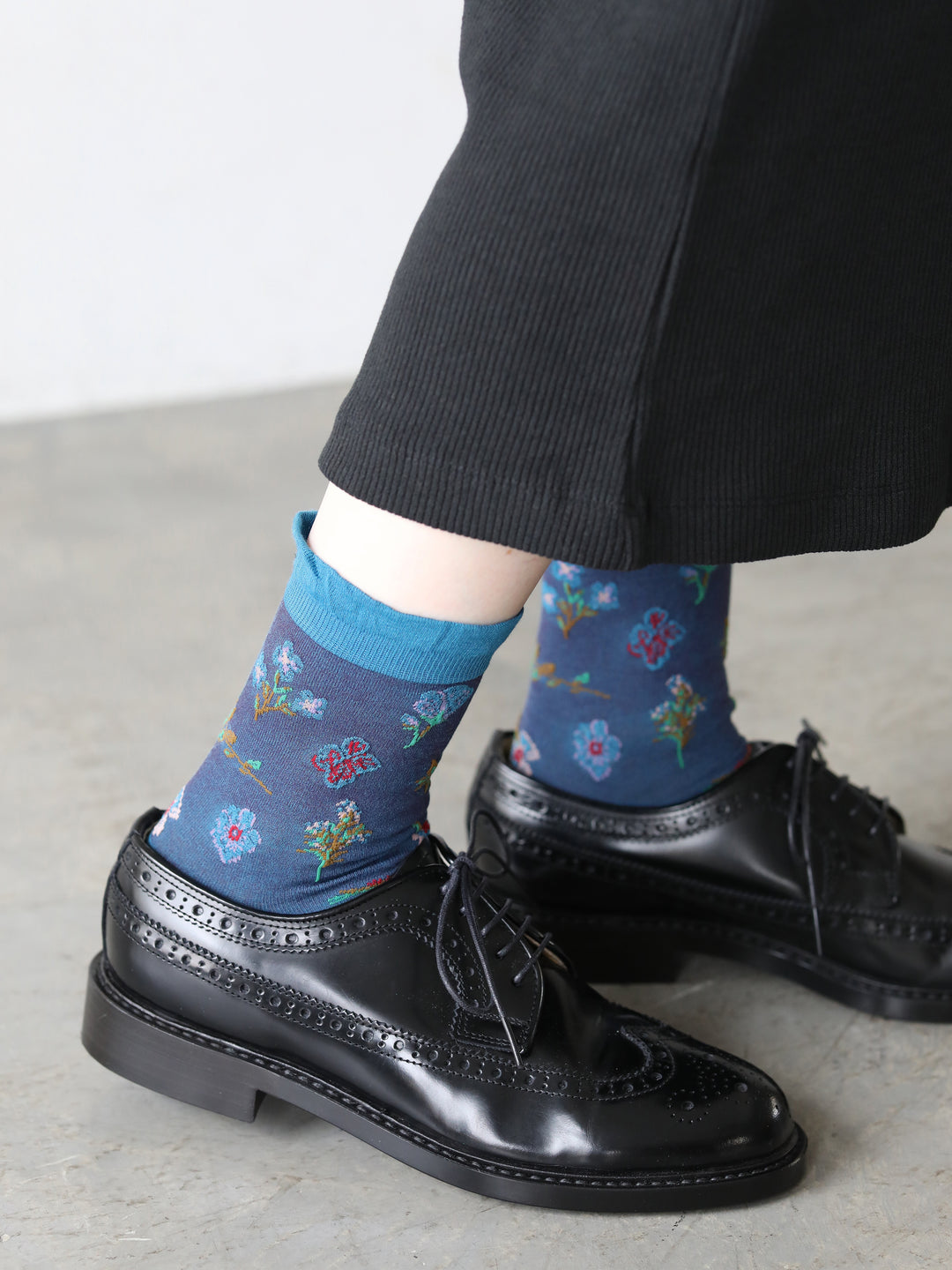 021141010 Bamboo Rayon Botanical Design Crew Socks