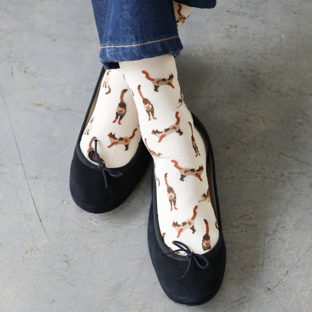 021141063 Playful Cat Crew Socks