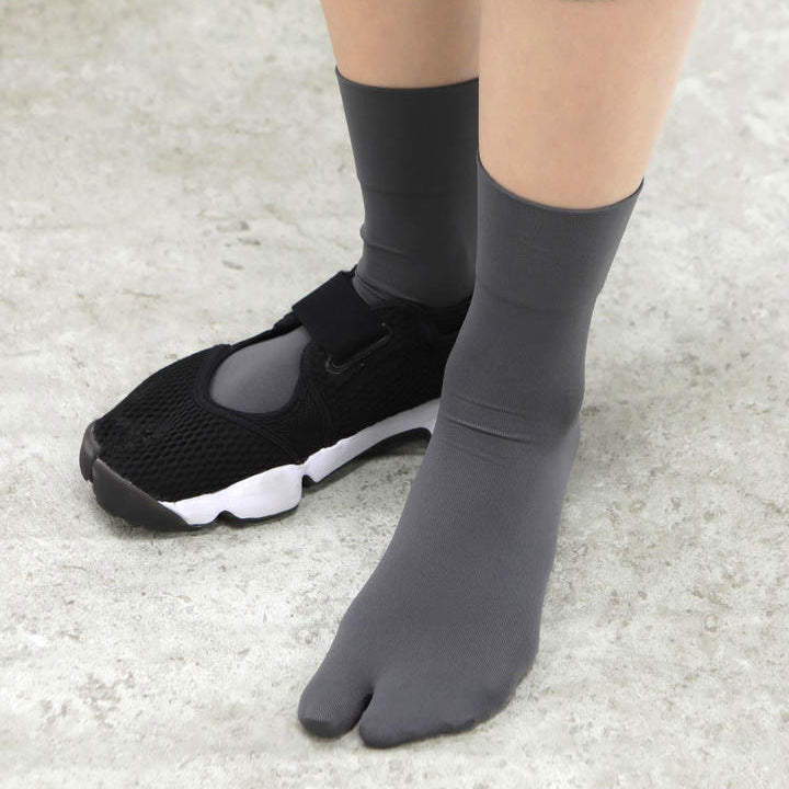 021132002 Soft Nylon Low Crew Tabi Socks