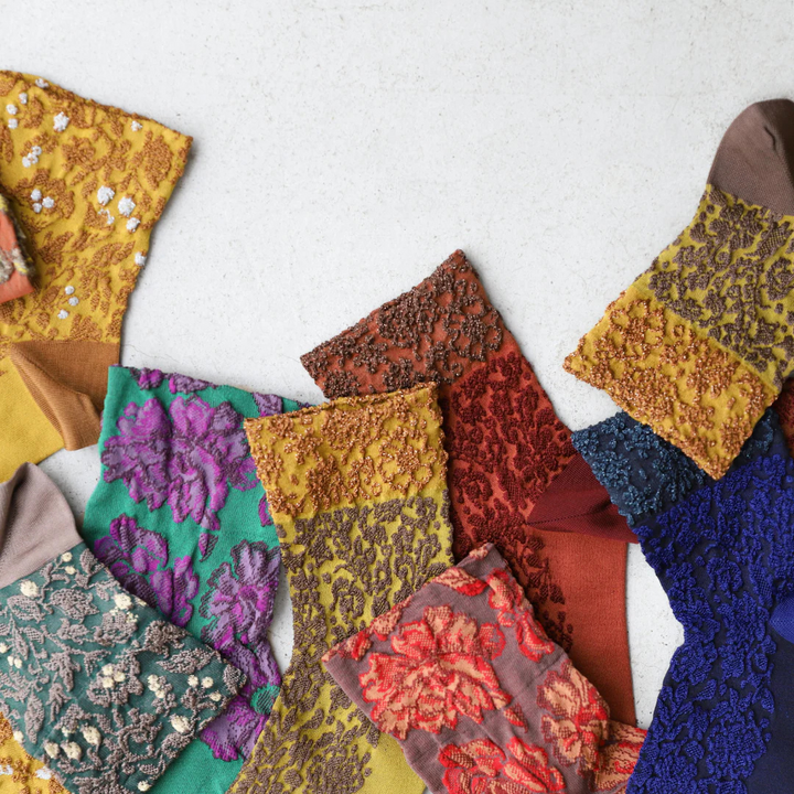 021132287 Float Flowers Low Crew Socks