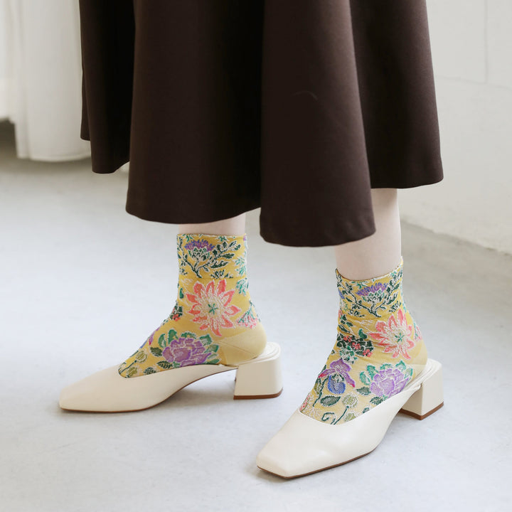  Yellow Flower Embroidered Pattern Socks